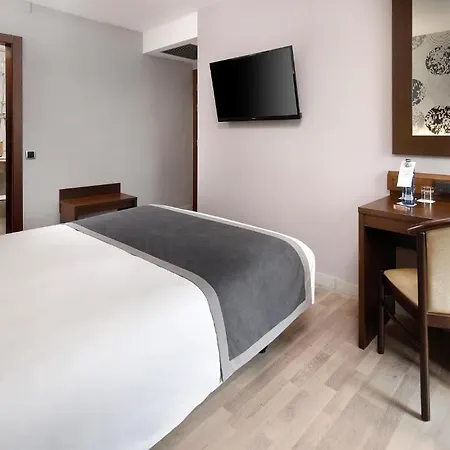 Hcc Taber Hotel 3*
