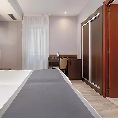 Hotel Hcc Taber 3*
