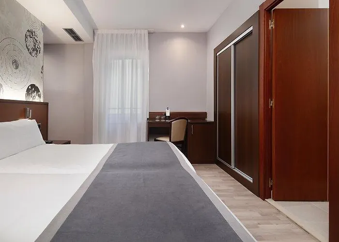 Hcc Taber Hotel 3*