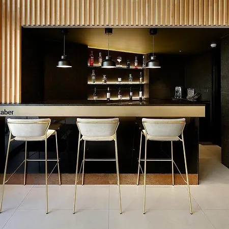 Hcc Taber Hotel 3*