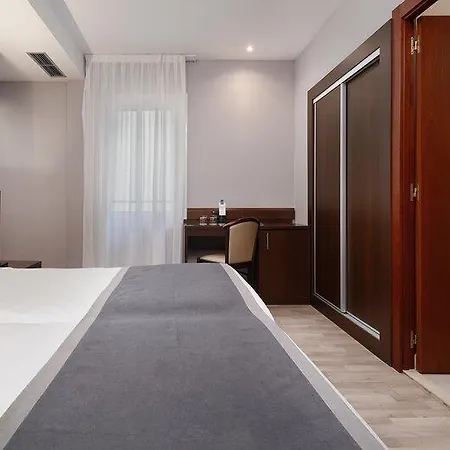 Hcc Taber Hotel 3*